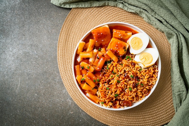 Korean instant noodles with Korean rice cake and fish cake and boiled egg