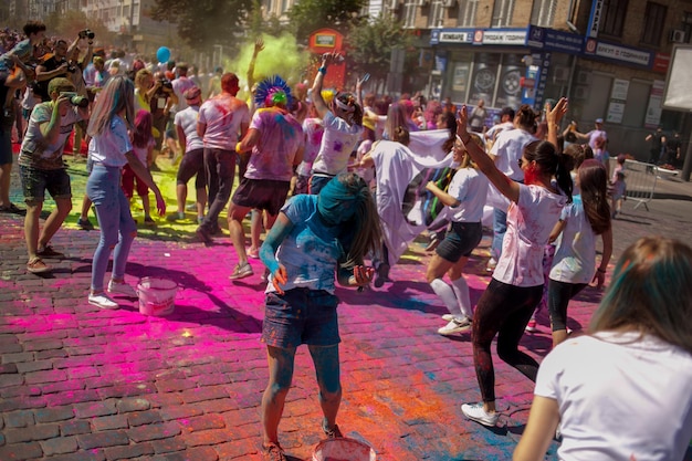 KYIV UKRAINE June 10 2018 Girls and men at the festival sprinkle each other with colored paints