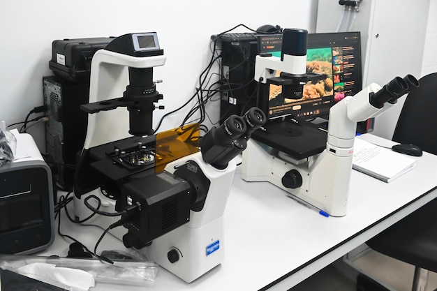 Laboratory microscope