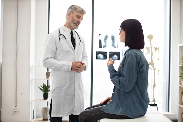 Lady having conversation with therapist in doctor's office