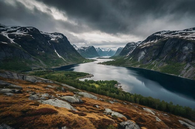 Photo a lake with a mountain in the background and a mountain in the background