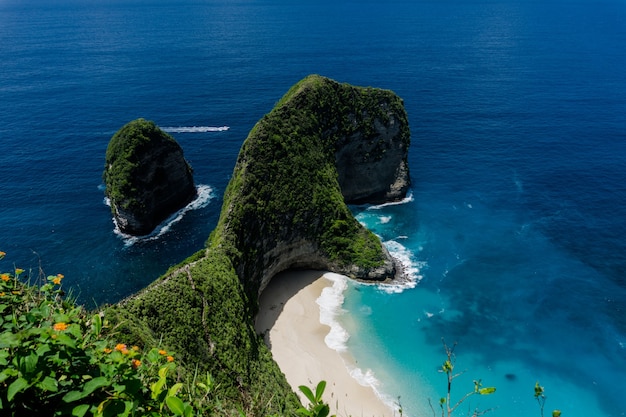 The landmark of Nusa Penidakelingking means pinkie finger nusa penida bali