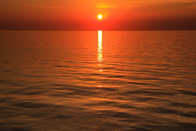 Photo landscape and sunset sea lights reflection orange red.