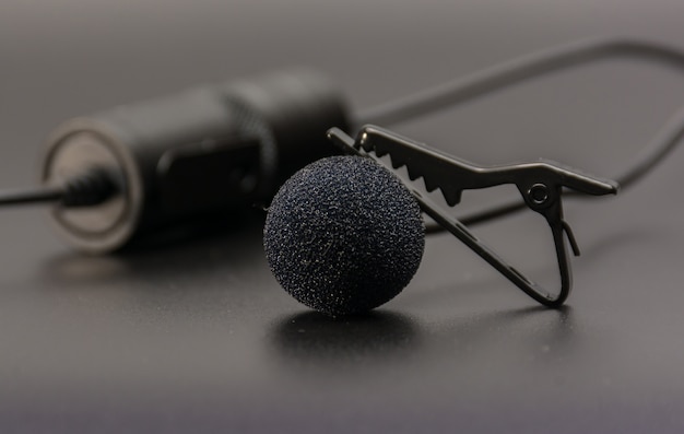 Lapel microphone 