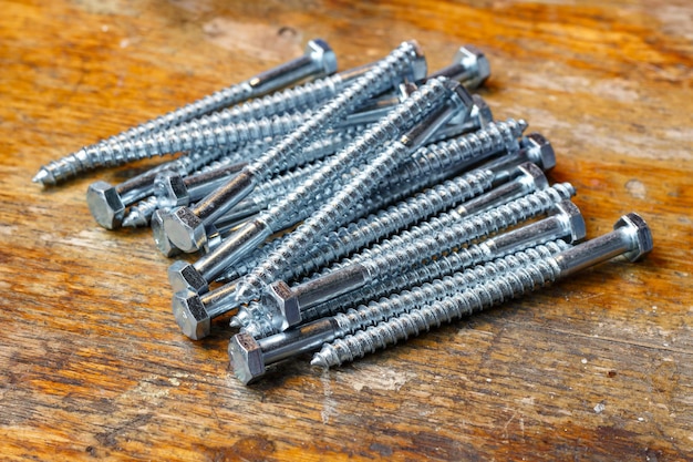 Large selftapping screws for wood on table