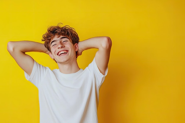 Photo laughing teenager holding head on yellow background