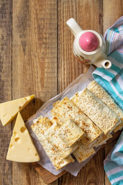 Photo lavash roll with cottage cheese cheese and spinach on a rustic table top view flat lay copy space