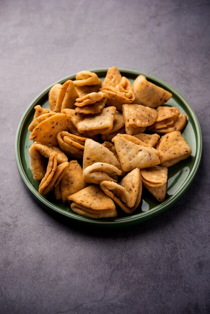 Layered or strips Mathri or mathiya is a popular snack recipe that people enjoy with tea in Northern India