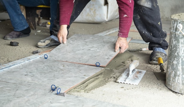 Laying floor ceramic tile Renovating the floor