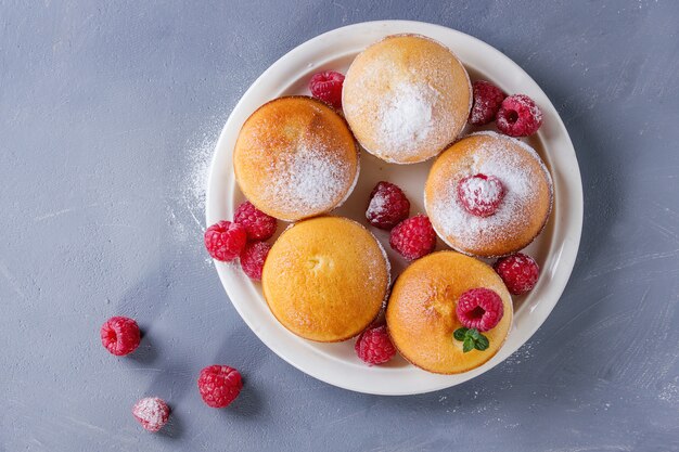 Lemon cakes with raspberries