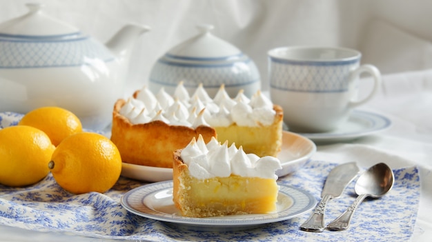 Lemon tart with merengue