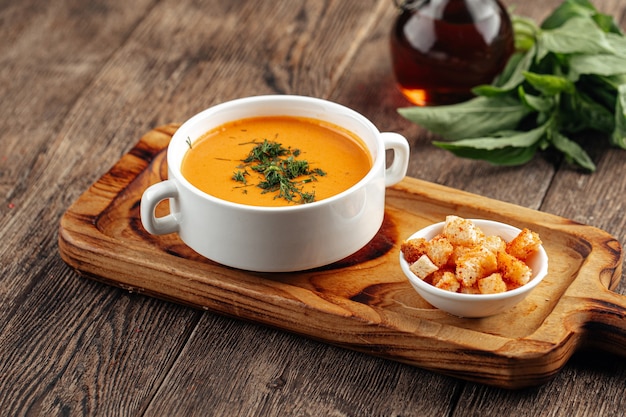 Lentil cream soup with dill and croutons