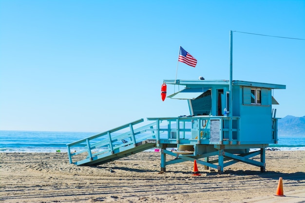 Photo lifeguard hut in santa monica