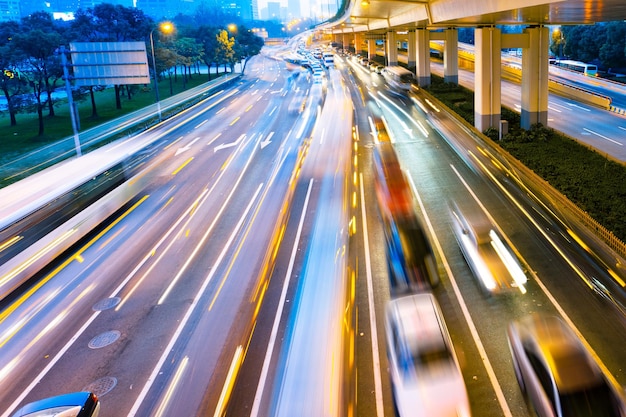 Photo light trails on city street at night