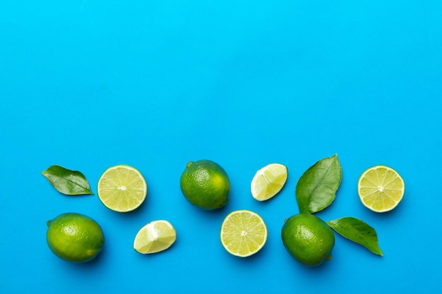 Photo lime fruits with green leaf and cut in half slice isolated on white background top view flat lay with copy space