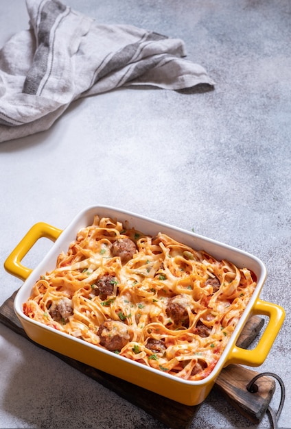 Photo linguine baked with meatballs, tomato sauce, and cheese