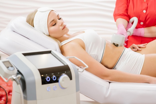 Lipolysis treatment by the woman in SPA center