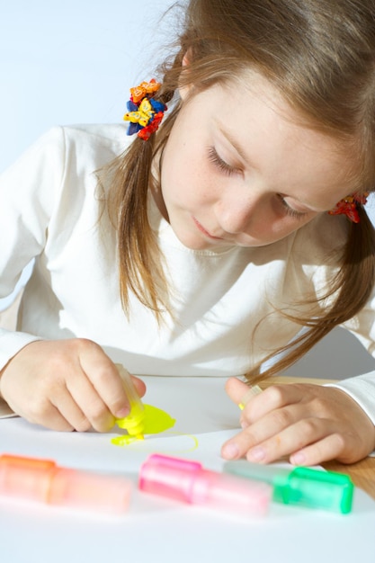 Little child girl drawings with the markers