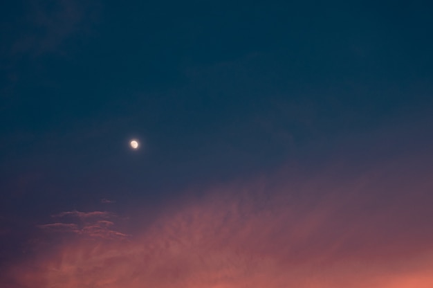 Photo little moon on vanilla sky with clouds