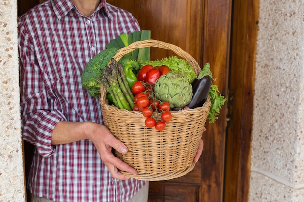 Local food organic produce farmer vegetables delivery