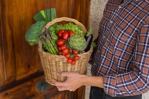 Local food organic produce farmer vegetables delivery