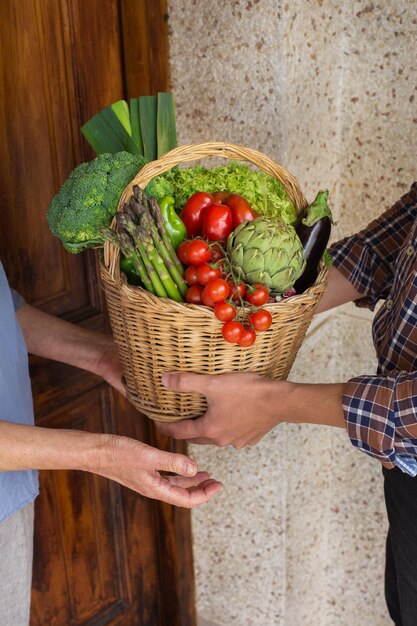 Local food organic produce farmer vegetables delivery