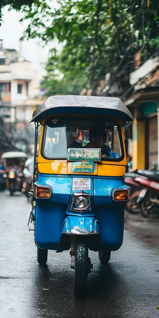 Photo local transportation using tuktuks and rickshaws