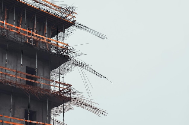 Photo low angle view of built structure in cnnstruction site against clear sky