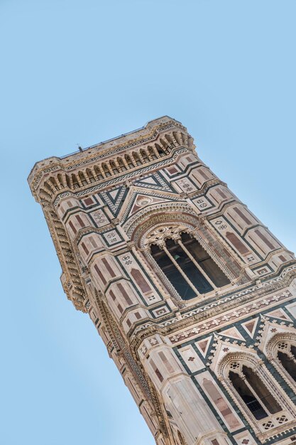 Photo low angle view of church against clear blue sky