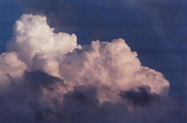 Photo low angle view of cloudy sky