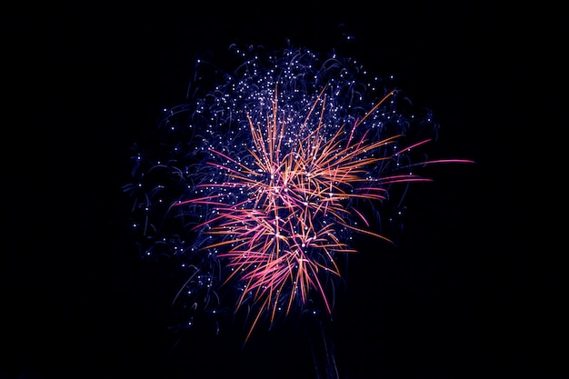 Photo low angle view of firework display against sky at night