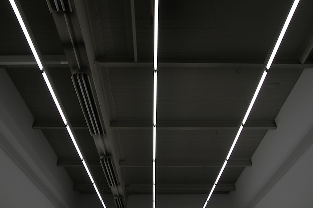 Photo low angle view of illuminated ceiling in building