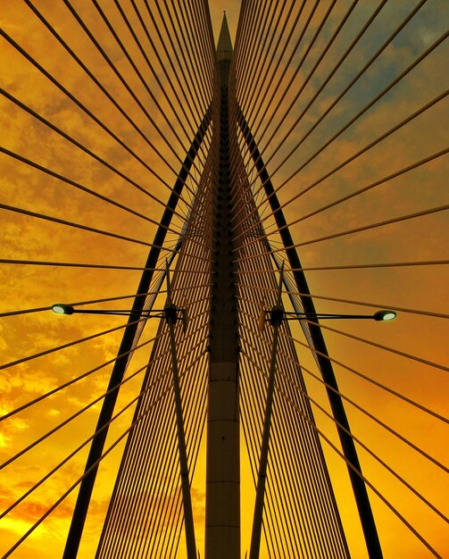 Photo low angle view of suspension bridge during sunset