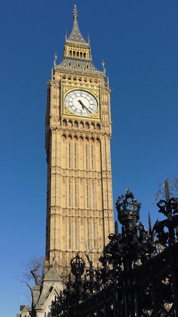 Photo low angle view of tower