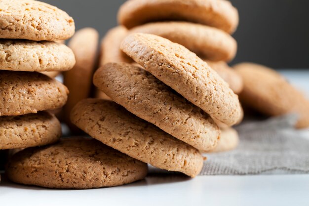 Low-calorie oatmeal cookies