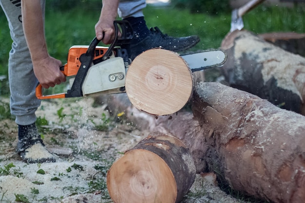 Photo low section of man working on wood