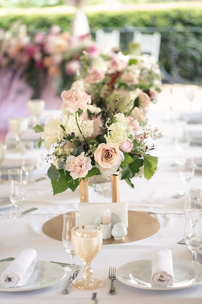 Luxurious setting of the wedding banquet table