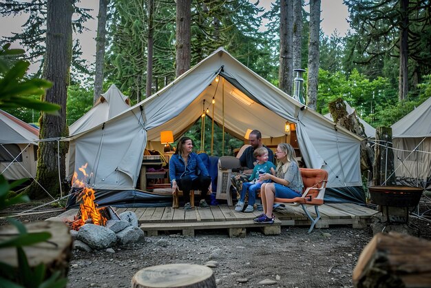 Photo luxury glamping families enjoying highend camping experiences with luxury tents and amenities