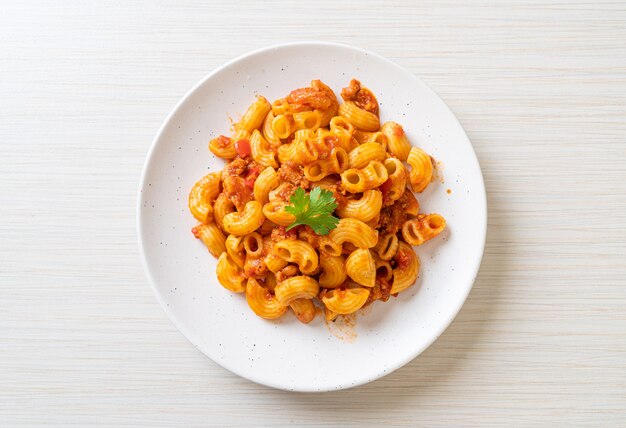 macaroni with tomatoes sauce and mince pork, american chop suey, american goulash