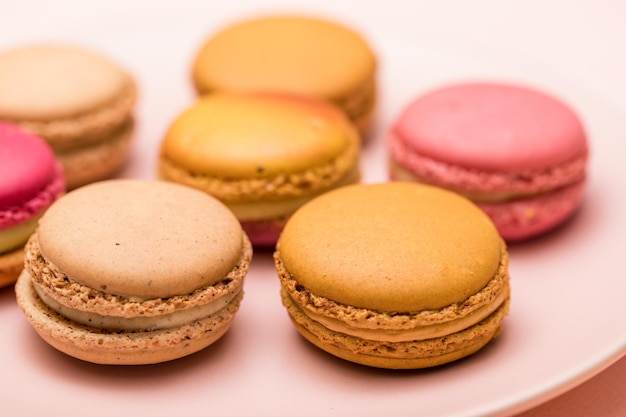 Macaroon in pink plate