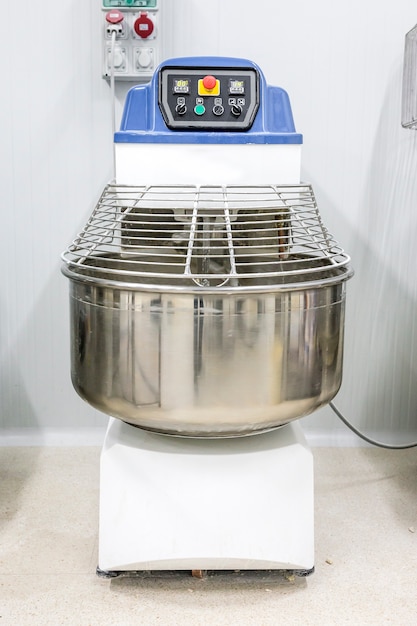 Machine for kneading bread in a bakery oven