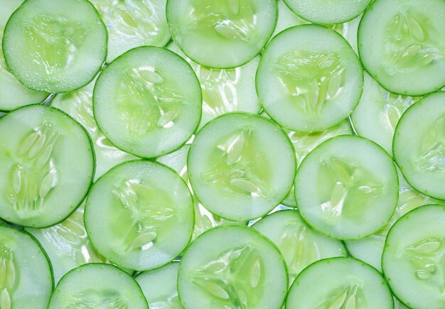 Photo macro cucumberfresh cucumber slices backgroundfresh slice cucumber on white background