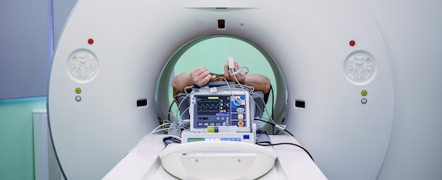 Magnetic resonance imaging scan with patient during the procedure