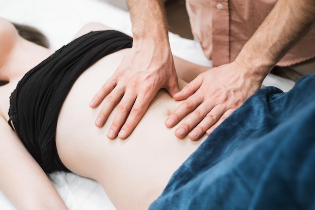 A man does a woman a massage of the abdomen osteopathy 4