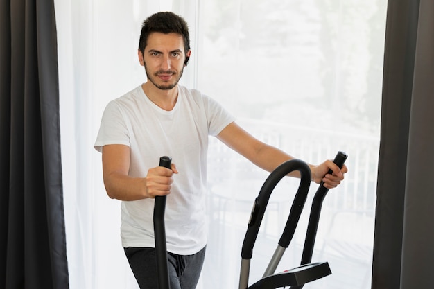 A man goes in for sports at home during quarantine.