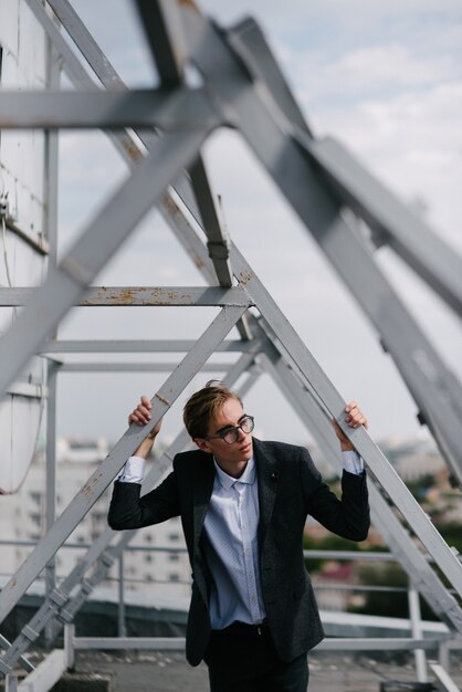 A man in a gray suit and white shirt posing.