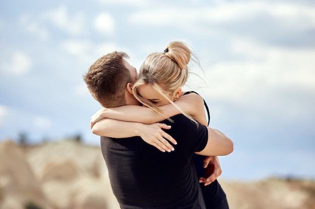 Man makes a marriage proposal to his girlfriend