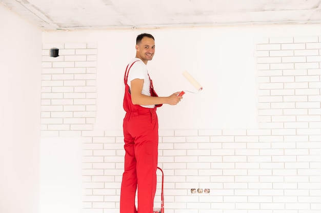 Man painting the wall, master wall painter