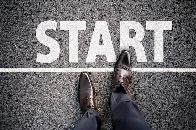 Photo a man standing in front of a white line that says start on it