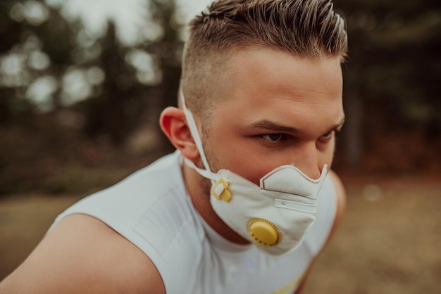 Man training with a mask due to the corona virus